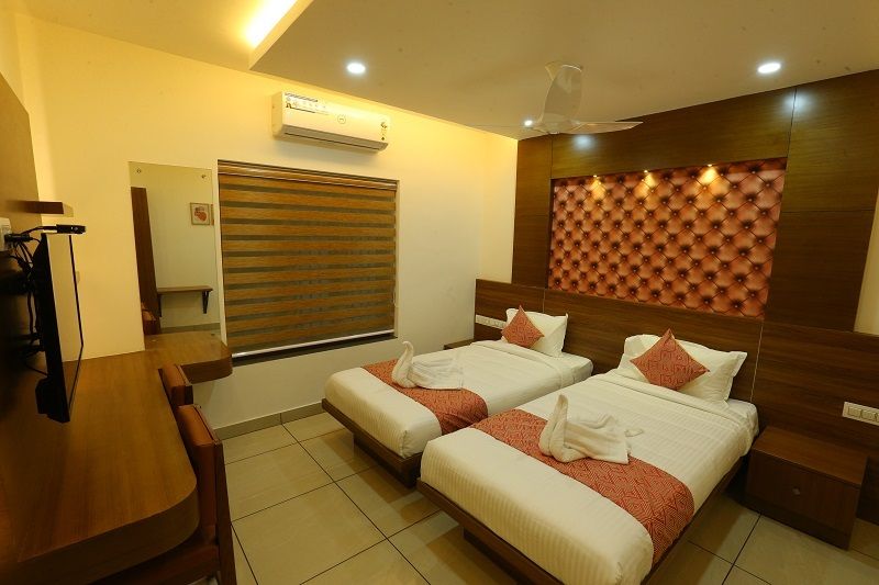 DELUXE ROOMS