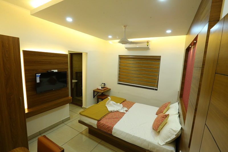 DELUXE ROOMS